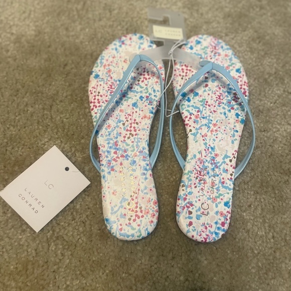 LC Lauren Conrad Honey 2 Ditsyfloral Flip Flop Sandals - Picture 1 of 4